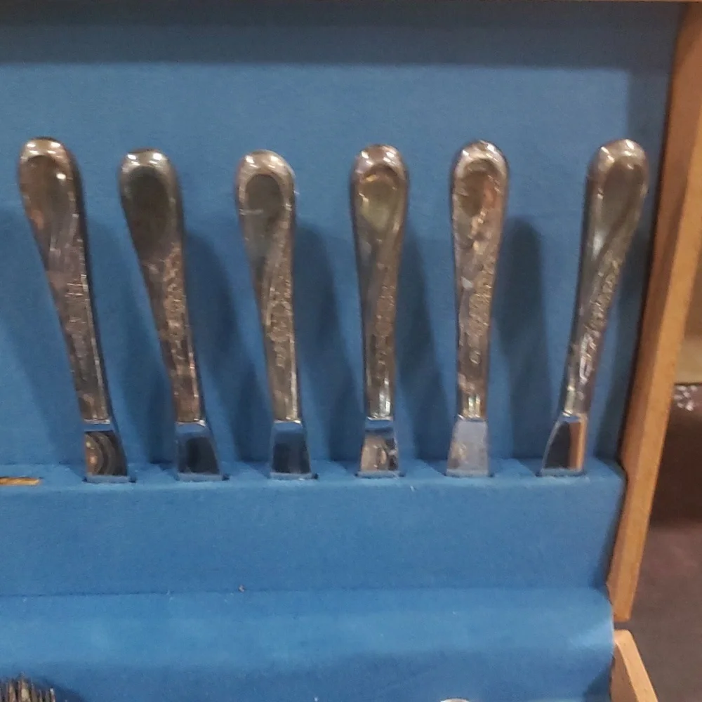 Vtg WM rogers and son flatware set svc for 8 - Picture 3 of 8